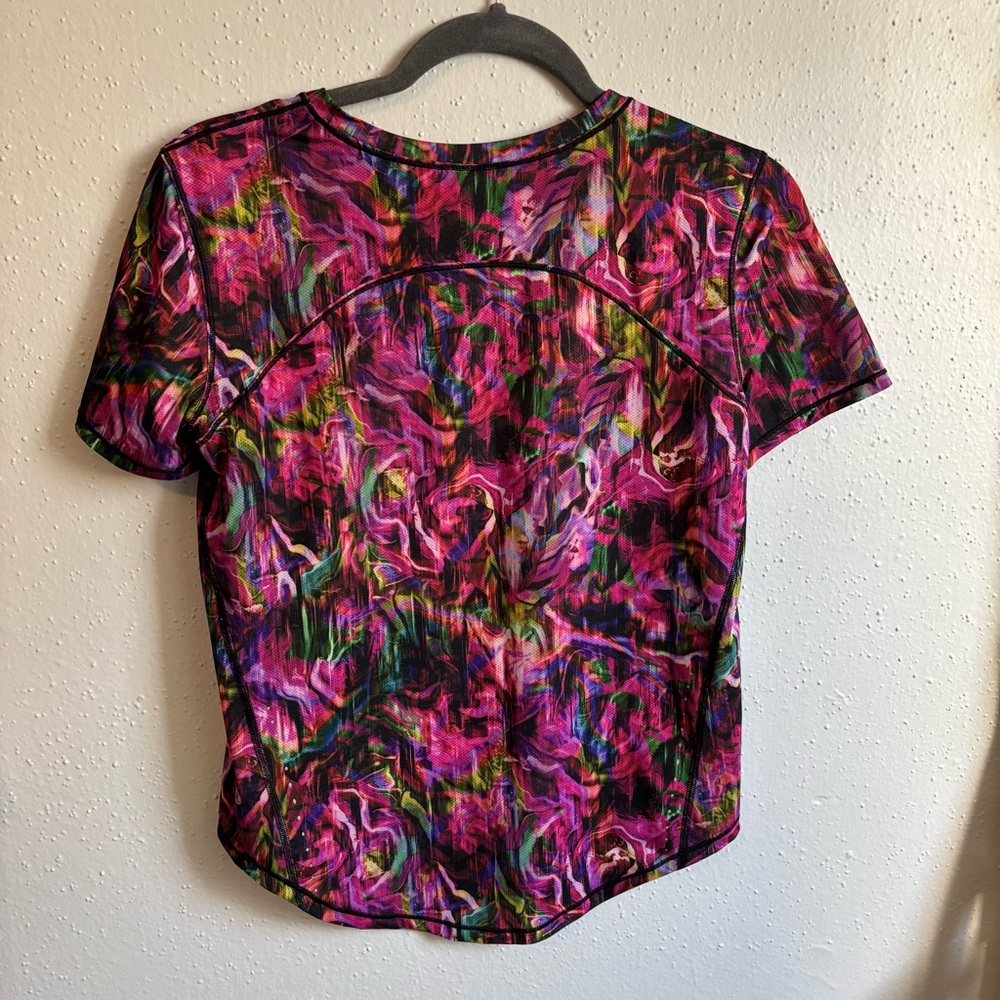 5/$25 ๐ Lululemon tshirt - Picture 3 of 6